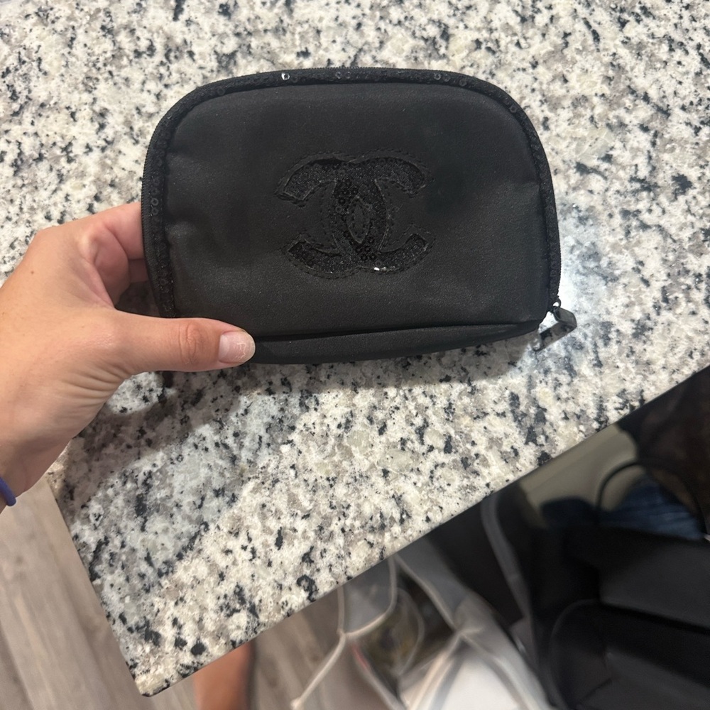 Cosmetic bag